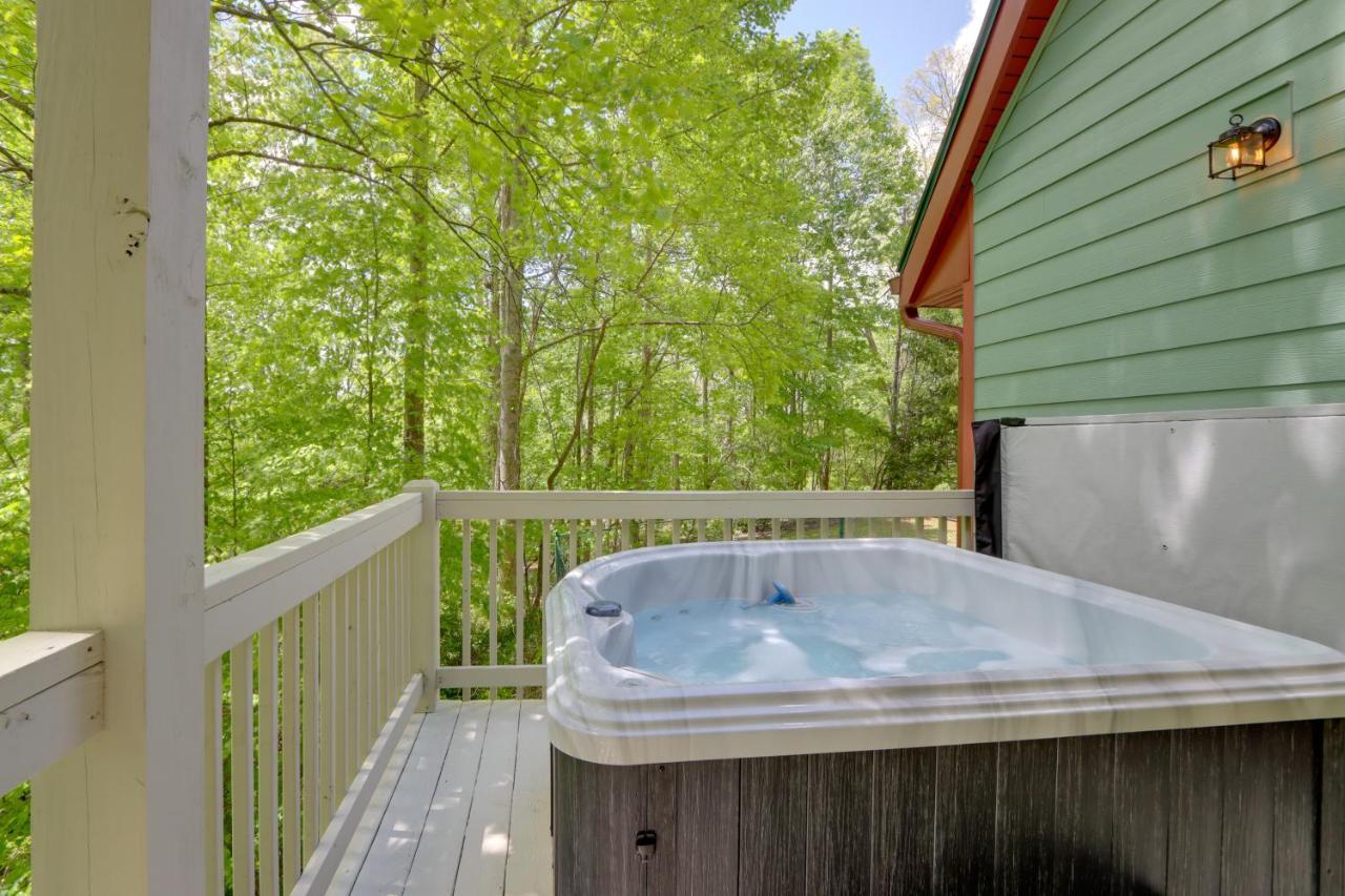 Blue Ridge Getaway With Hot Tub And Seasonal View!ヴィラ エクステリア 写真