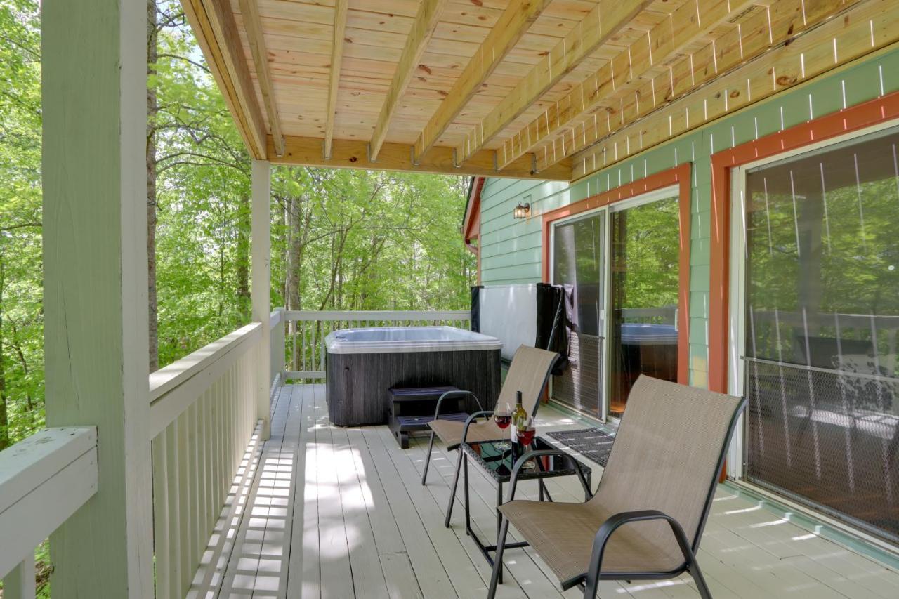 Blue Ridge Getaway With Hot Tub And Seasonal View!ヴィラ エクステリア 写真