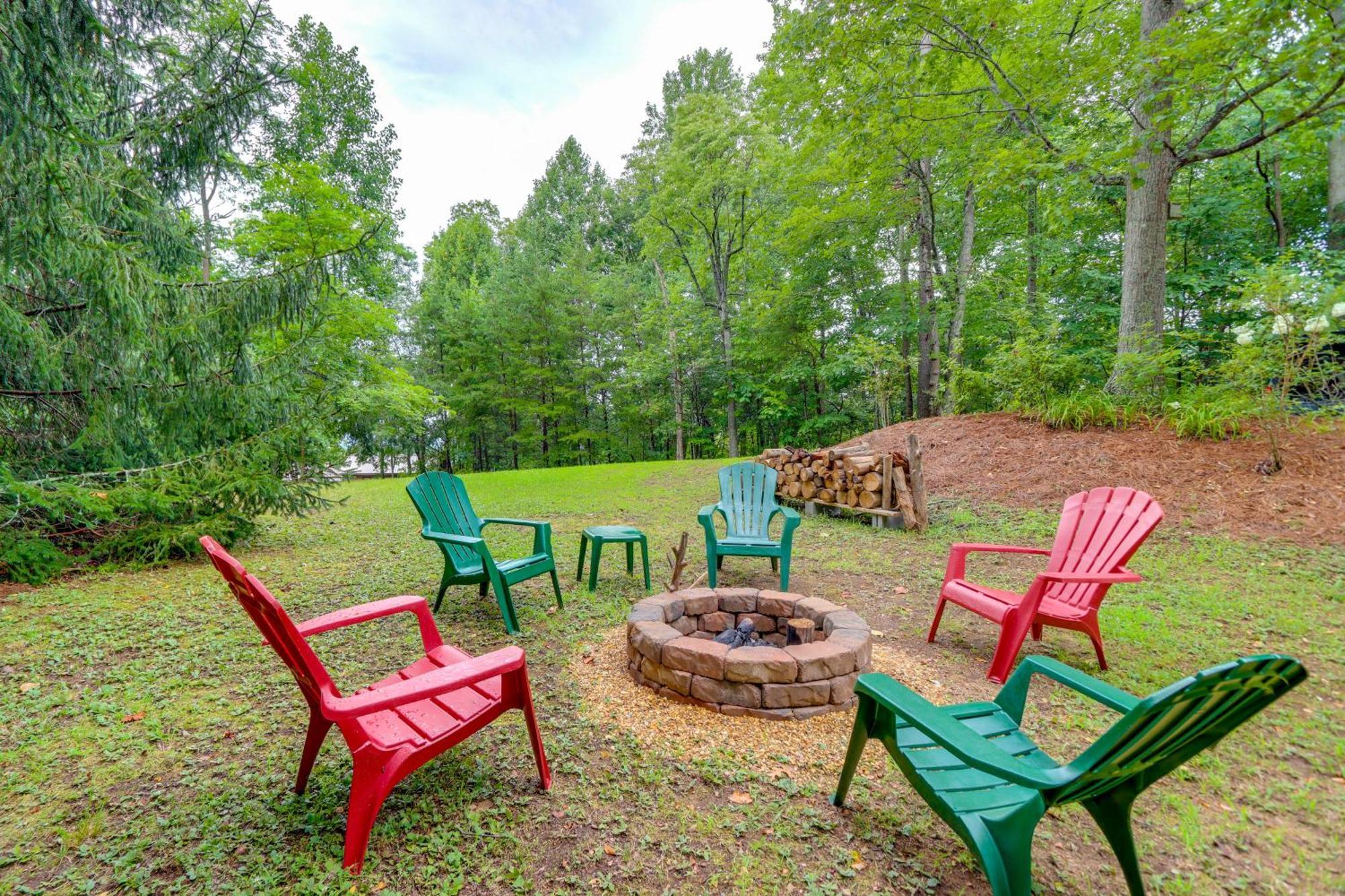 Blue Ridge Getaway With Hot Tub And Seasonal View!ヴィラ エクステリア 写真